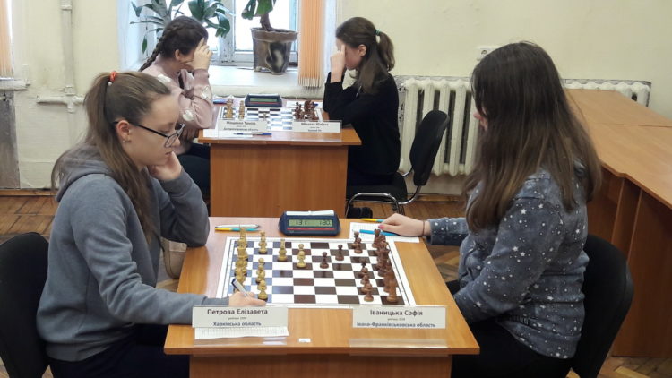 Фото чемпіонату України 2019 до 14 раків (класика)