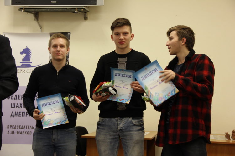 Фото чемпіонату Дніпра серед юнаків (бліц, частина 1)