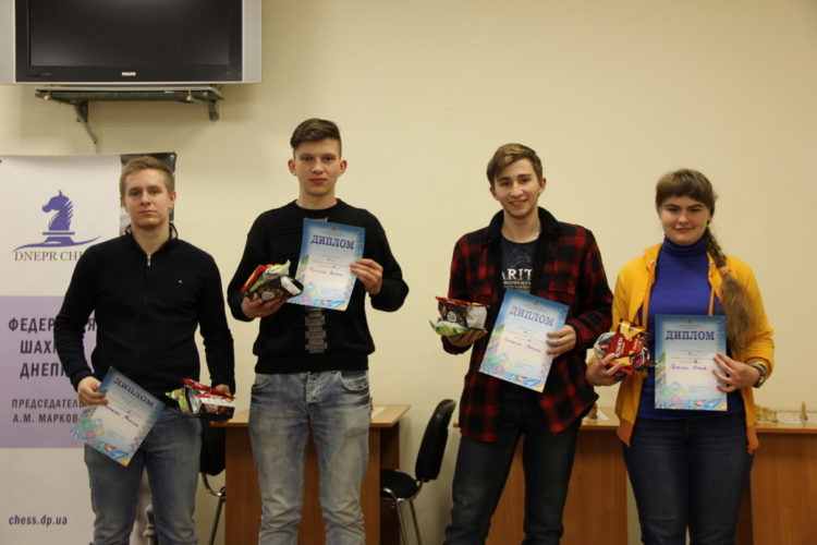 Фото чемпіонату Дніпра серед юнаків (бліц, частина 1)