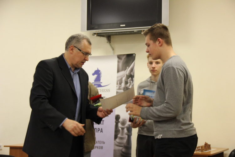 Фото чемпіонату Дніпра серед юнаків (бліц, частина 1)