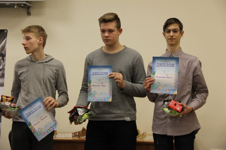 Фото чемпіонату Дніпра серед юнаків (бліц, частина 1)