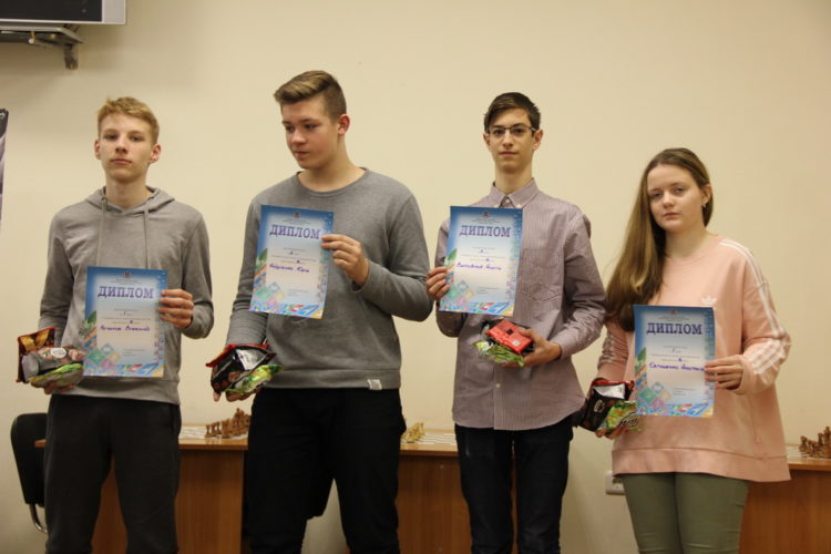 Фото чемпіонату Дніпра серед юнаків (бліц, частина 1)