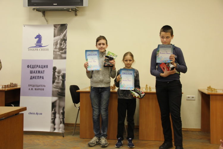 Фото чемпіонату Дніпра серед юнаків (бліц, частина 1)