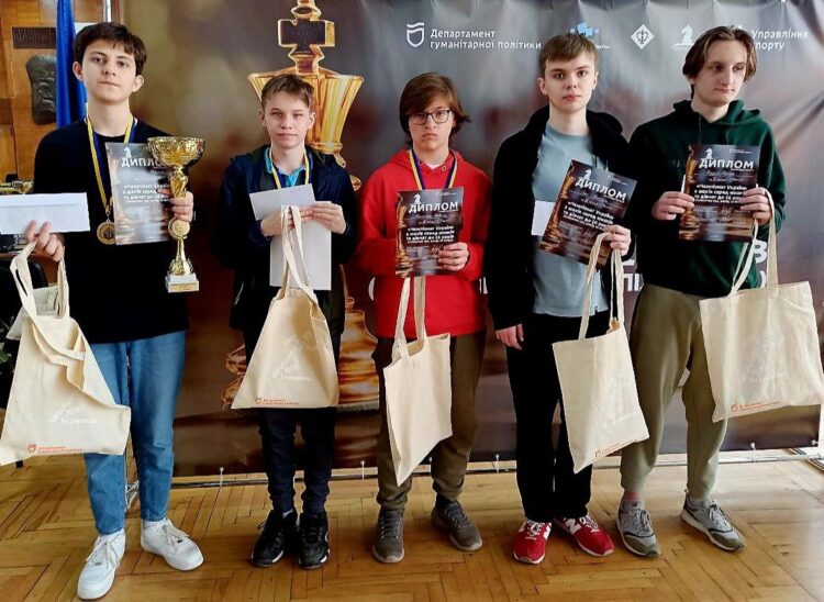 З 08 по 17 квітня в м. Дніпро  проходив чемпіонат України з шахів серед юнаків та дівчат до 16 років.
