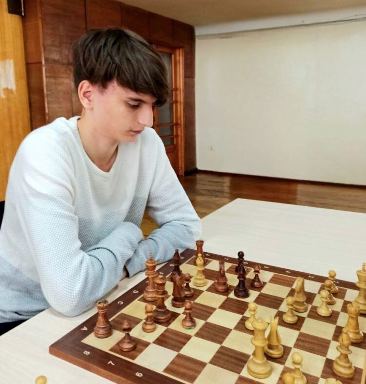 З 08 по 17 квітня в м. Дніпро  проходив чемпіонат України з шахів серед юнаків та дівчат до 16 років.