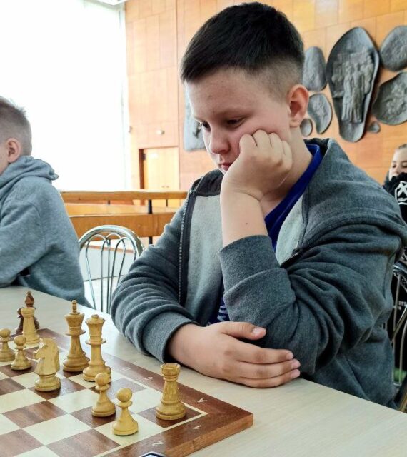 З 08 по 17 квітня в м. Дніпро  проходив чемпіонат України з шахів серед юнаків та дівчат до 16 років.