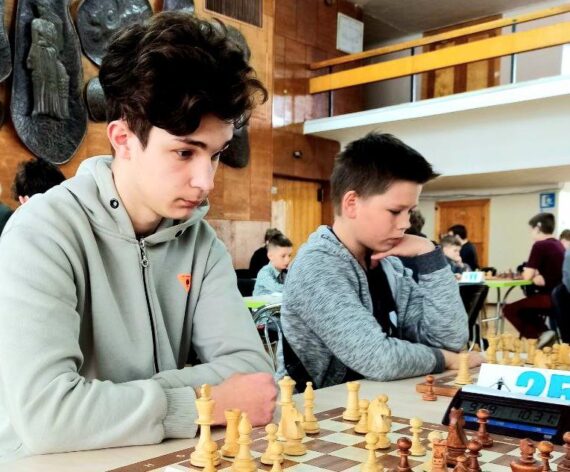 З 08 по 17 квітня в м. Дніпро  проходив чемпіонат України з шахів серед юнаків та дівчат до 16 років.