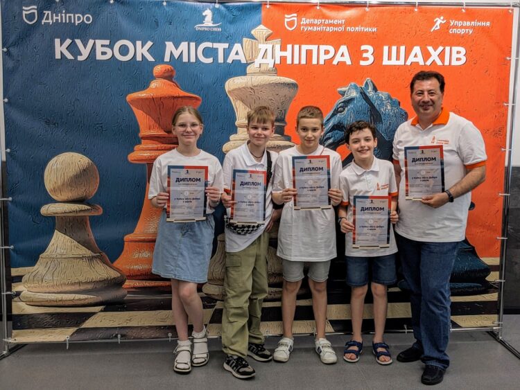 КОМАНДНИЙ КУБОК ГОЛОВИ МІСТА З ШАХІВ ДО 16 РОКІВ (БЛІЦ), 04.06.2025