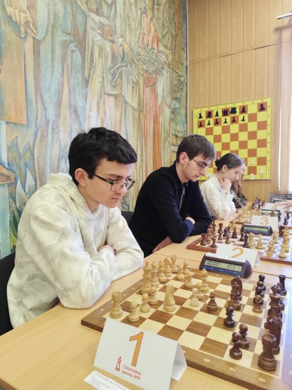 Пліч-о-пліч Командний чемпіонат міста 3 етап 1-4 та 10-11 класи. Підсумки