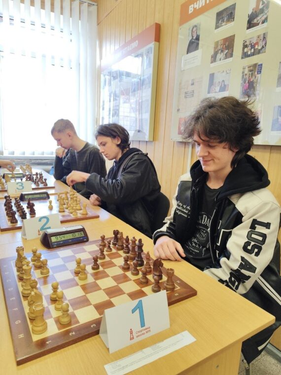 Пліч-о-пліч Командний чемпіонат міста 3 етап 1-4 та 10-11 класи. Підсумки